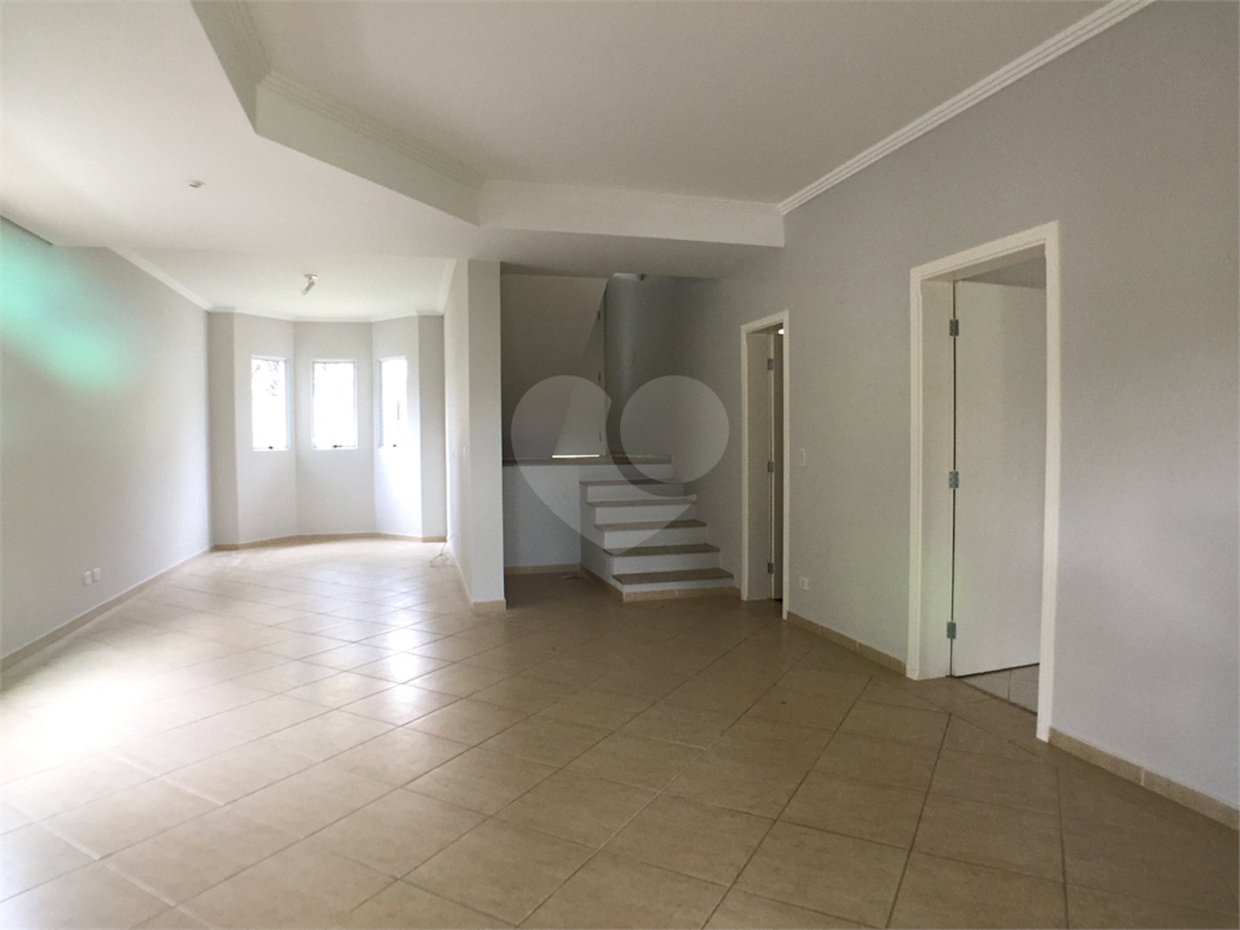 Casa à venda ou para alugar com 3 suítes no condomínio Recanto dos Paturis, Vinhedo - SP