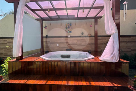 Casa à venda com 3 quartos, sendo 1 suíte, no condomínio Residencial Grape Village, Vinhedo - SP