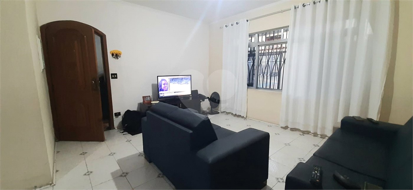 Casa à venda com 3 quartos, sendo 1 suíte, em Vila Nivi, São Paulo, SP