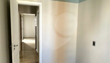 Apartamento à venda com 3 quartos, sendo 1 suíte,  em Campo Belo, São Paulo, SP