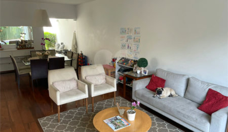 Sobrado à venda com 4 quartos, sendo 1 suíte,  em Jardim Prudência, São Paulo, SP