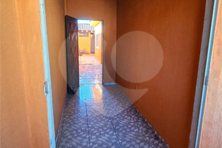 Excelente Casa Residencial no São Carlos 5 com 3 Quartos (1 Suíte) e Garagem Coberta para 2 Carros