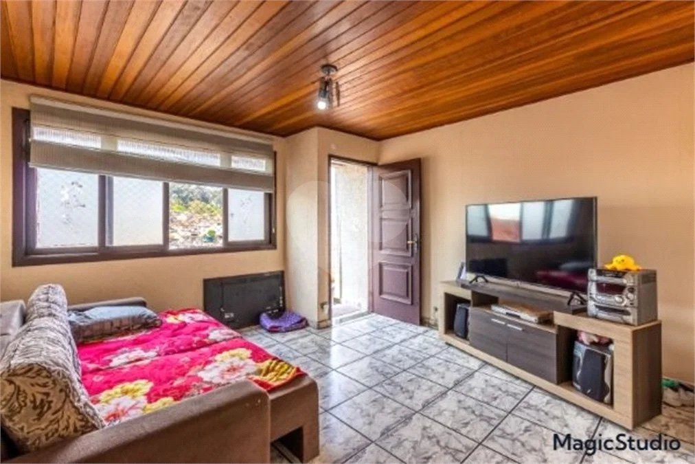 Casa com 175m², 4 dormitórios, sendo 3 suítes, 2 vagas de garagem, à venda na Vila Formosa.
