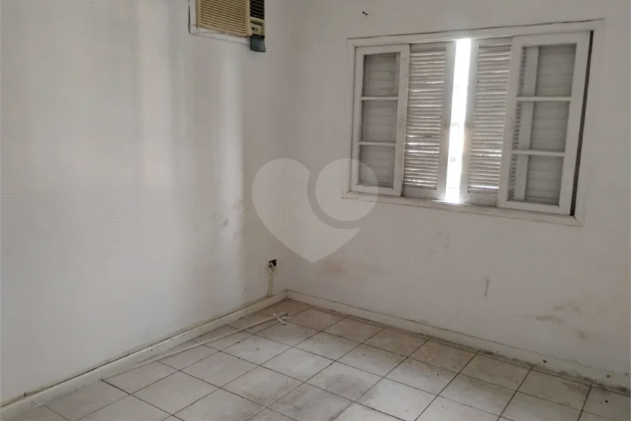 Sobrado na Vila Santa Catarina — 121 m² | Esquina Estratégica