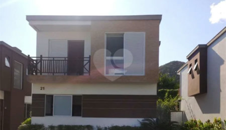 Maravilhosa Casa em Condomínio com 4 Suítes na Praia de Juquehy!!!