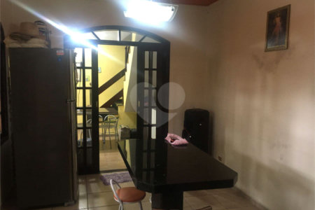 Casa à venda com 4 quartos em Calmon Viana, Poá, SP