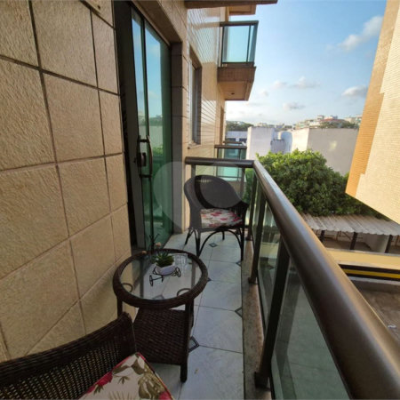 Apartamento à venda com 3 quartos, sendo 1 suíte,  no Centro, Cabo Frio, RJ