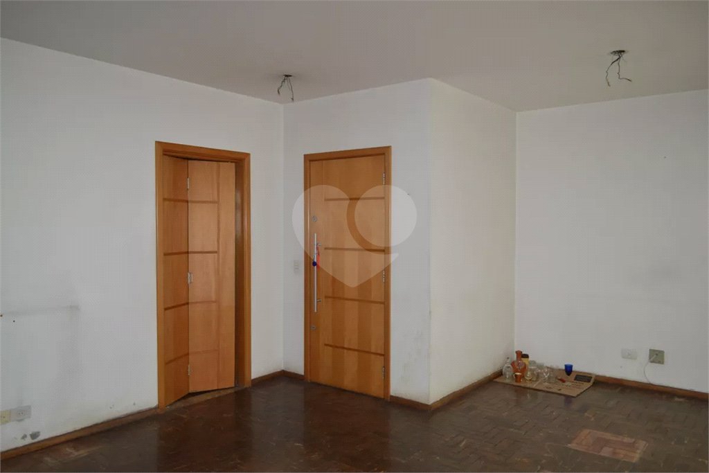 Apartamento à venda com 3 quartos, sendo 1 suíte,  em Vila Mariana, São Paulo, SP