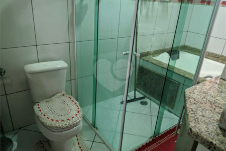 Sobrado à venda com 3 quartos, sendo 1 suíte,  em Jardim Vitória, Suzano, SP