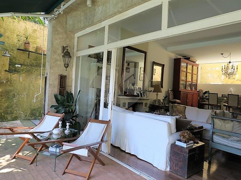 Casa à venda com 4 quartos, sendo 2 suítes, em Jardim Morumbi, São Paulo, SP