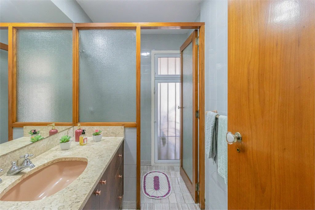 Casa Térrea à venda com 4 quartos, sendo 2 suítes, em Alto de Pinheiros, São Paulo, SP