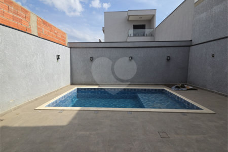 Casa à venda com 3 quartos, sendo 1 suíte, no condomínio Helena Maria, Sorocaba - SP