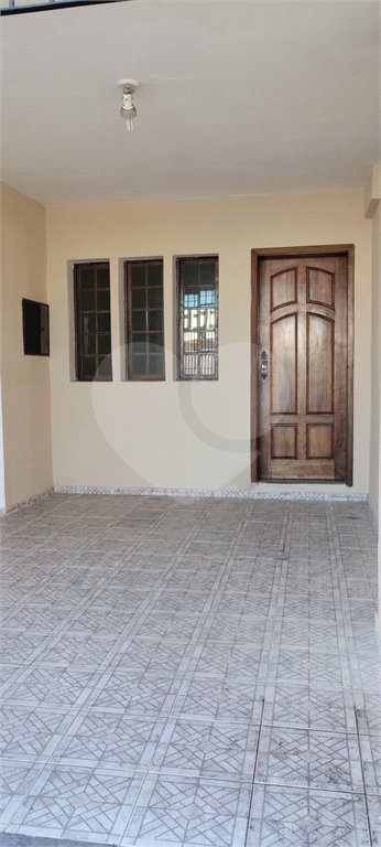 Sobrado à venda com 4 quartos, sendo 1 suíte, em Vila Nivi, São Paulo, SP