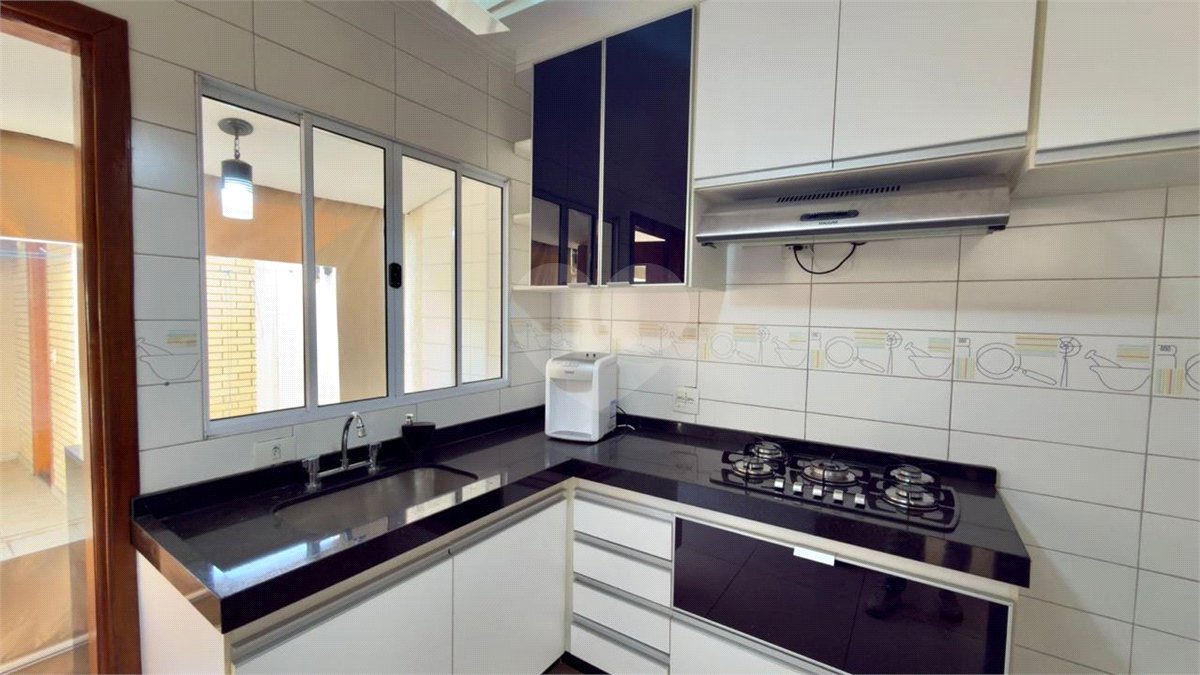 Casa à venda com 3 quartos, sendo 1 suíte, no condomínio Residencial Village Salermo, Sorocaba - SP