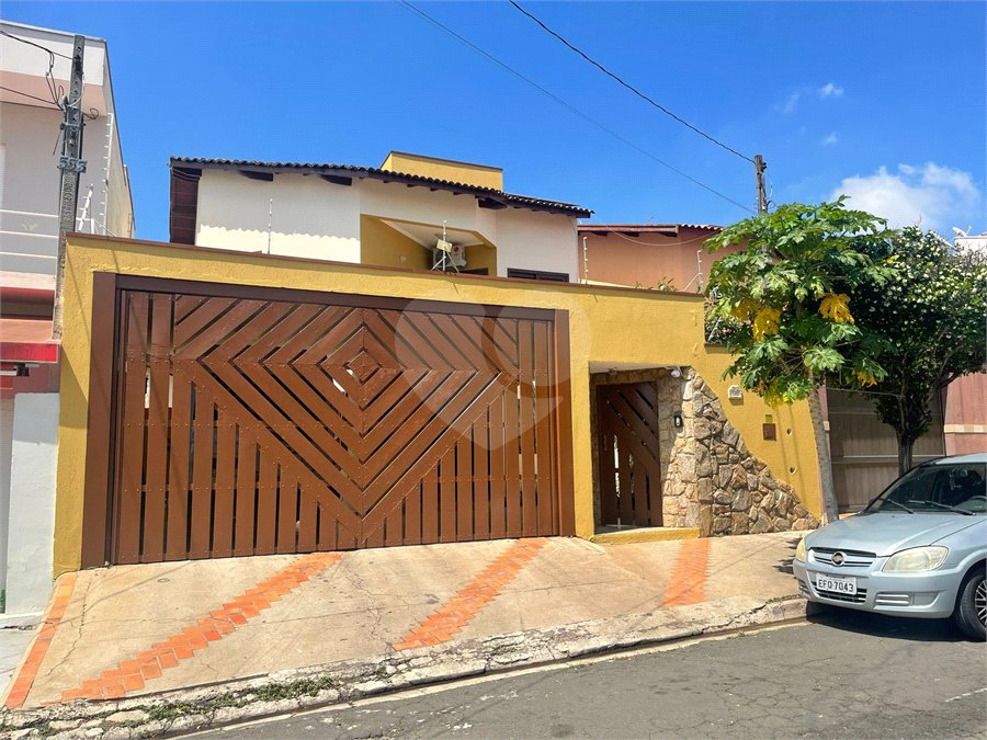 Sobrado à venda com 3 quartos, sendo 1 suíte, em Jardim Regina, Indaiatuba, SP