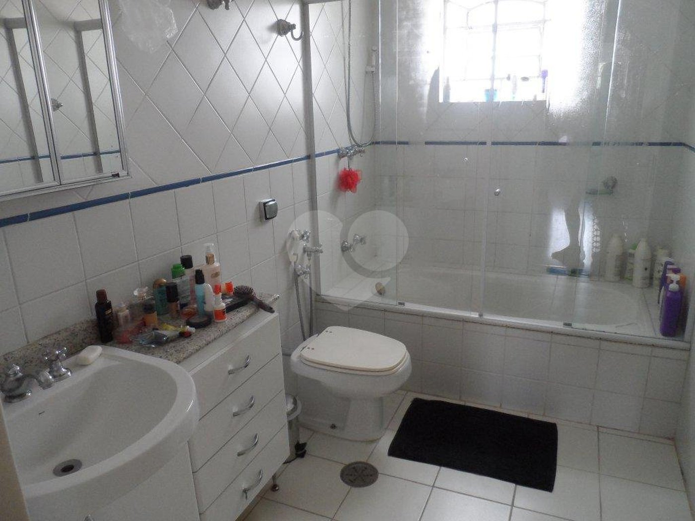 Sobrado à venda com 5 quartos, sendo 3 suítes, em Interlagos, São Paulo, SP