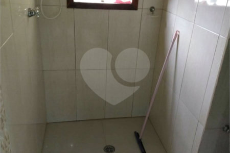 Sobrado à venda com 3 quartos, sendo 1 suíte,  em Jardim Santa Rita de Cássia, Suzano, SP