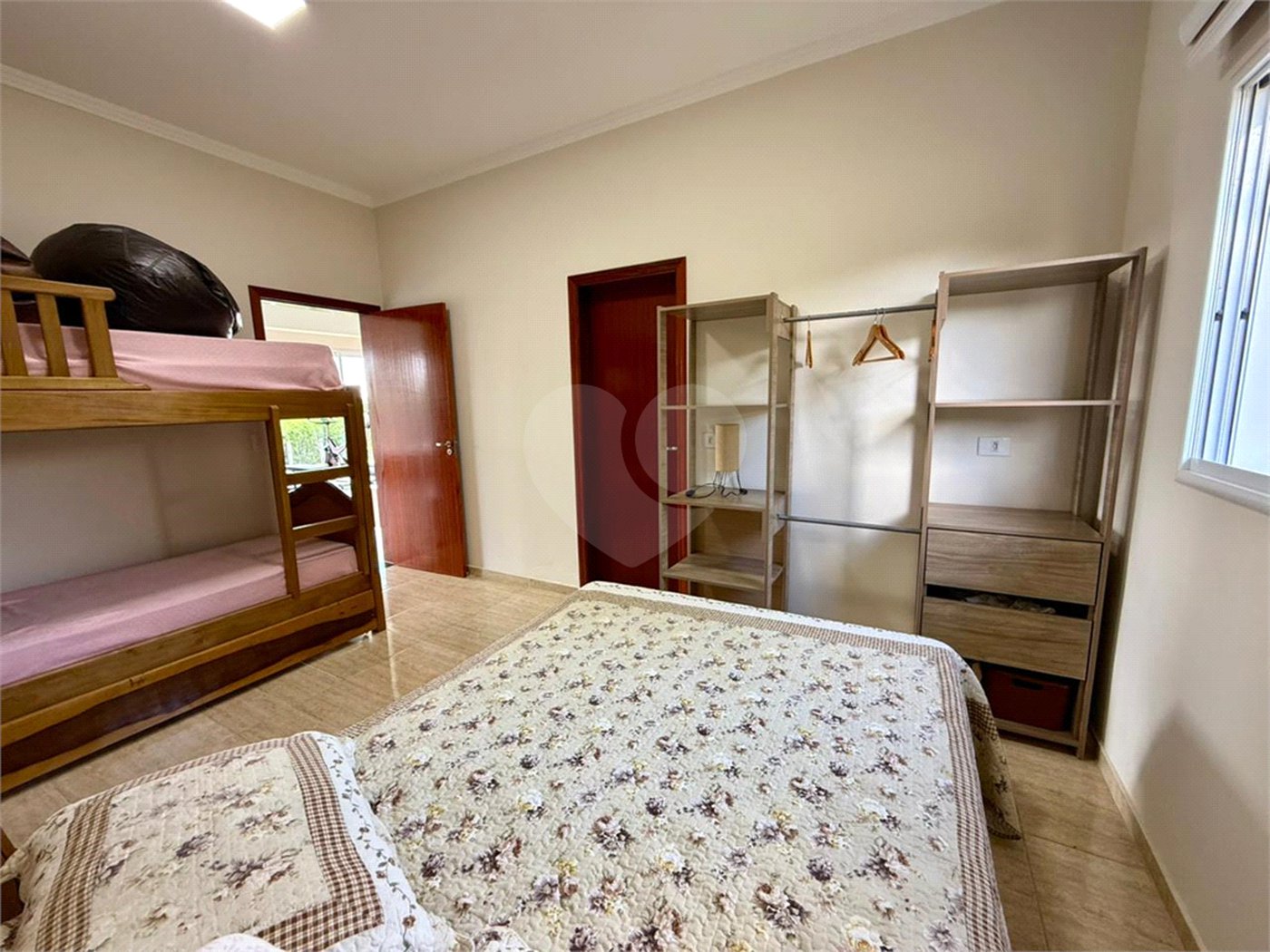 Casa à venda com 2 suítes em Loteamento de Chácaras Arumã, Sarapuí, SP