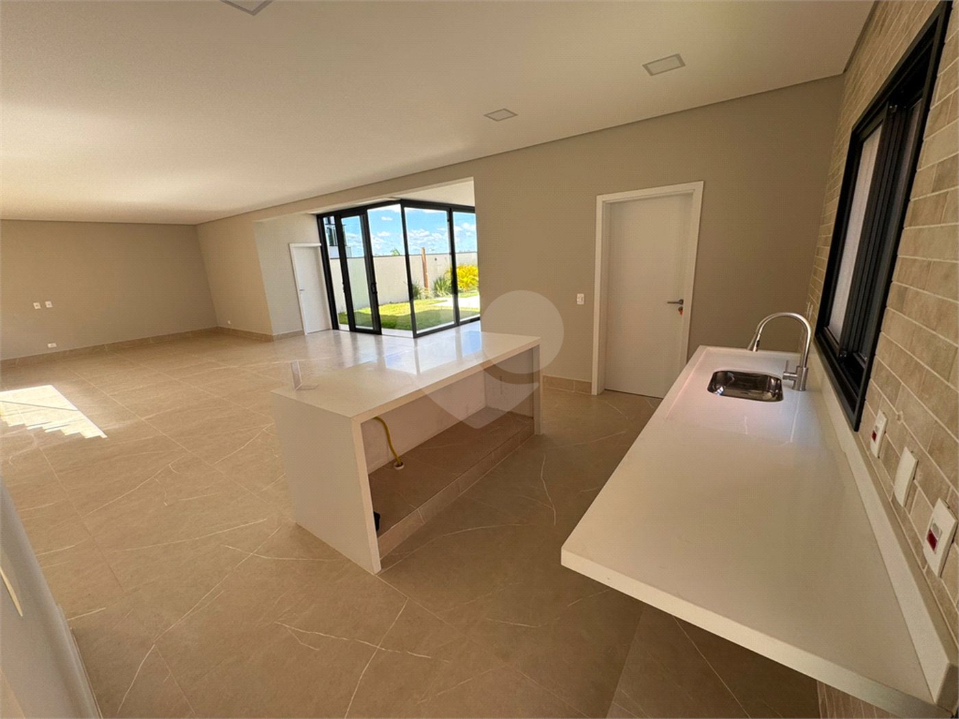 Casa à venda com 4 suítes no condomínio Villas do Golf, Itu - SP