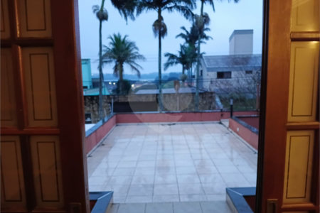 Sobrado à venda com 4 quartos, sendo 1 suíte, em Interlagos, São Paulo, SP