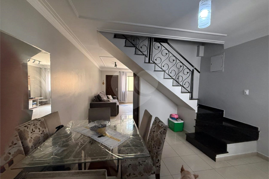 Casa à venda com 3 quartos, sendo 1 suíte, no condomínio Felipe, São Paulo - SP