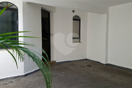 Sobrado à venda ou para alugar com 3 quartos, sendo 1 suíte, em Alto da Boa Vista, São Paulo, SP