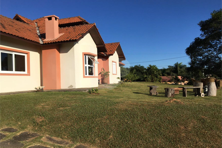 Casa à venda com 3 suítes no condomínio Suíça da Cantareira, Mairiporã - SP