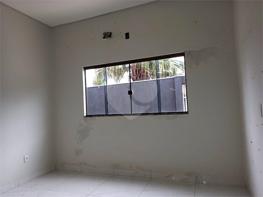 Casa à venda com 3 quartos, sendo 1 suíte,  em Vila Santa Catarina, Dourados, MS