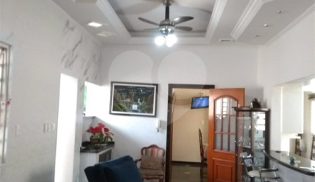 Sobrado à venda com 3 quartos, sendo 2 suítes,  no Centro, Araraquara, SP