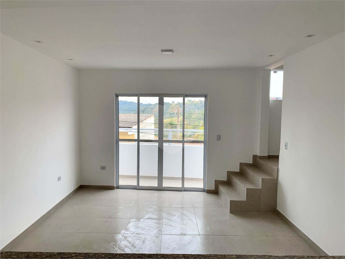 Sobrado à venda com 3 quartos, sendo 2 suítes, em Vila Granada, Mairinque, SP