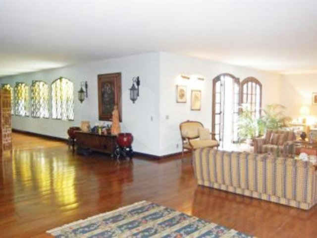 Casa à venda com 5 quartos, sendo 4 suítes,  em Alto da Boa Vista, São Paulo, SP