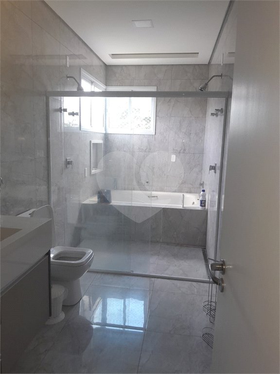 Casa à venda com 3 suítes em Moinho Velho, Cotia, SP