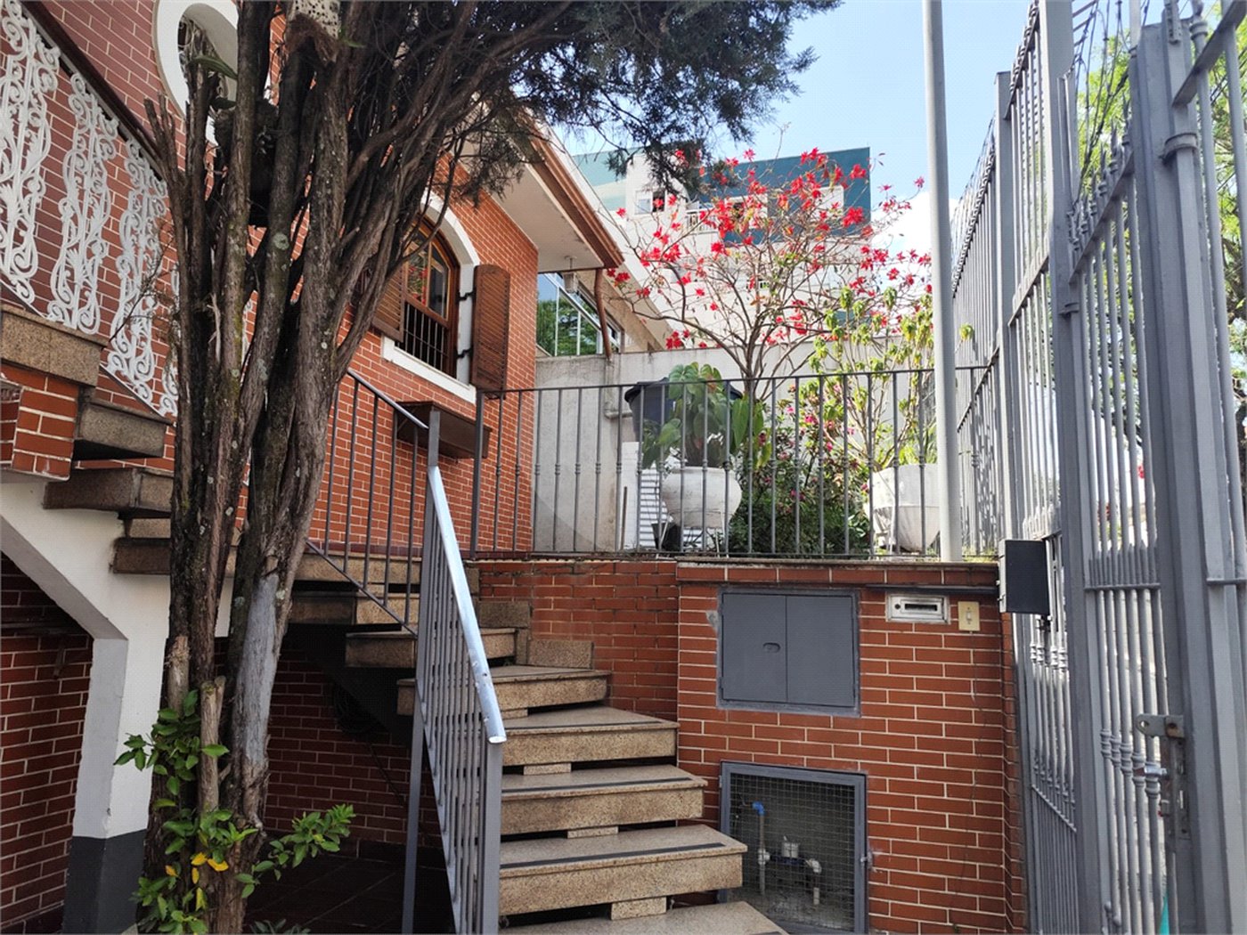Sobrado à venda com 2 quartos em Vila Nivi, São Paulo, SP