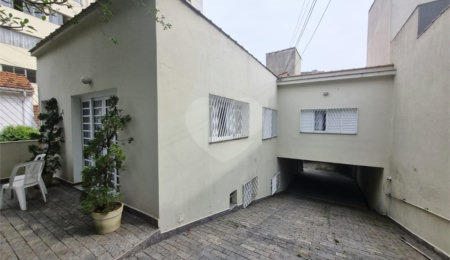 Casa à venda com 4 quartos, sendo 1 suíte,  em Vila Clementino, São Paulo, SP