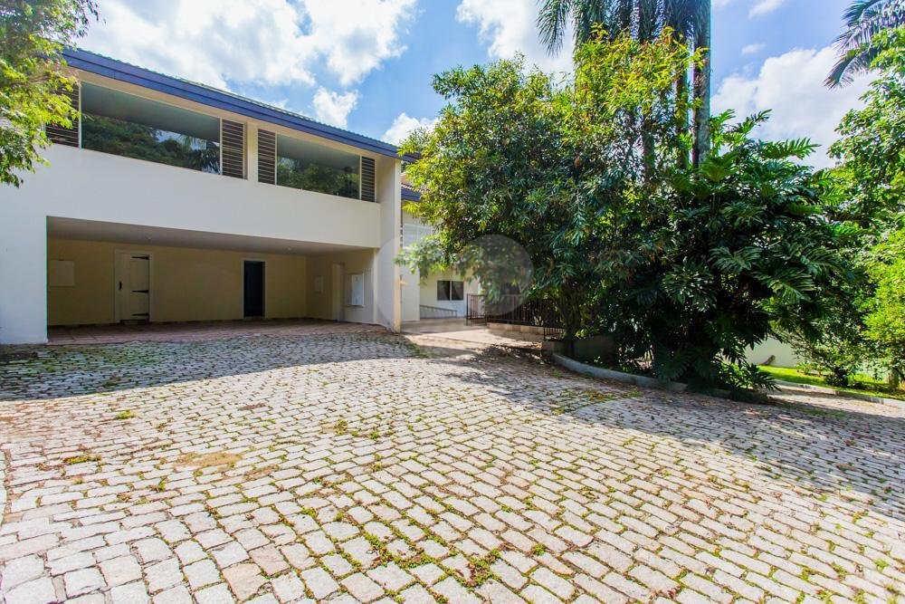 Casa para alugar com 4 suítes no condomínio Chácara Flora, São Paulo - SP