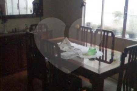 Sobrado à venda com 3 quartos em Vila Vitório Mazzei, São Paulo, SP
