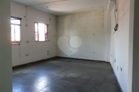 Casa Térrea à venda com 3 quartos, sendo 1 suíte,  em Vila Santo Estéfano, São Paulo, SP