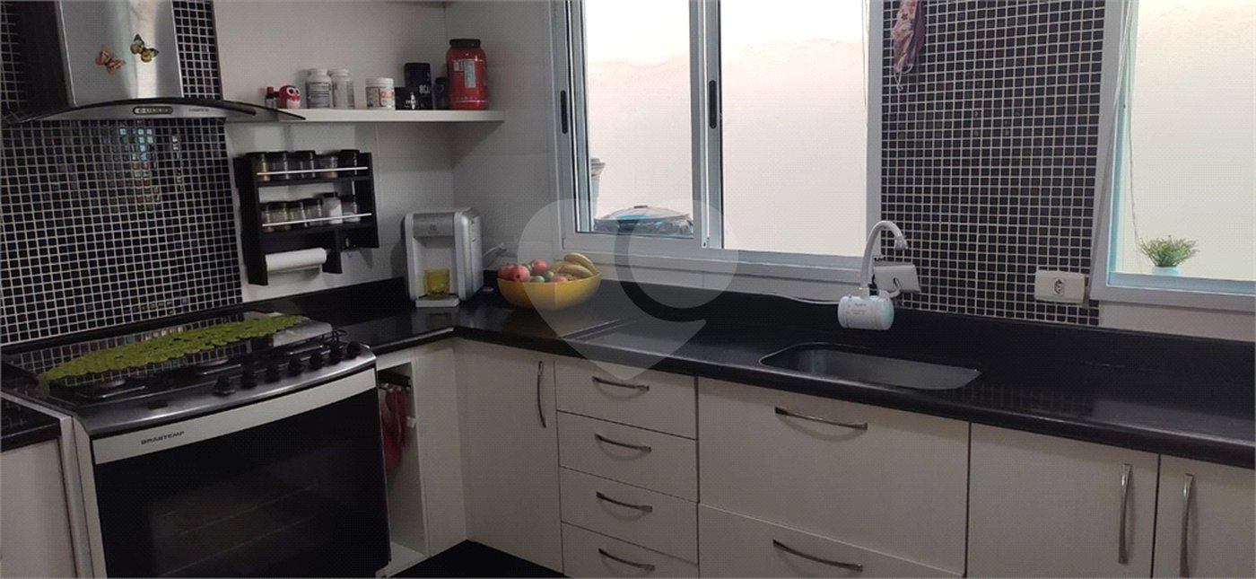 Casa à venda com 3 quartos, sendo 2 suítes,  no condomínio Parque das Figueiras, Mogi das Cruzes - SP