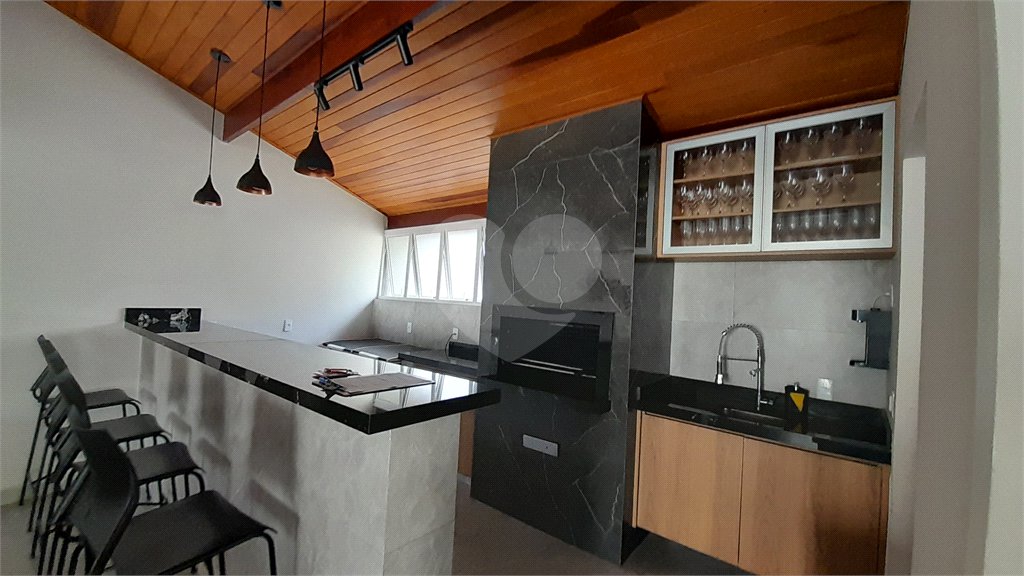 Casa à venda com 3 quartos, sendo 1 suíte, no condomínio Residencial Jardins, São Bernardo do Campo - SP
