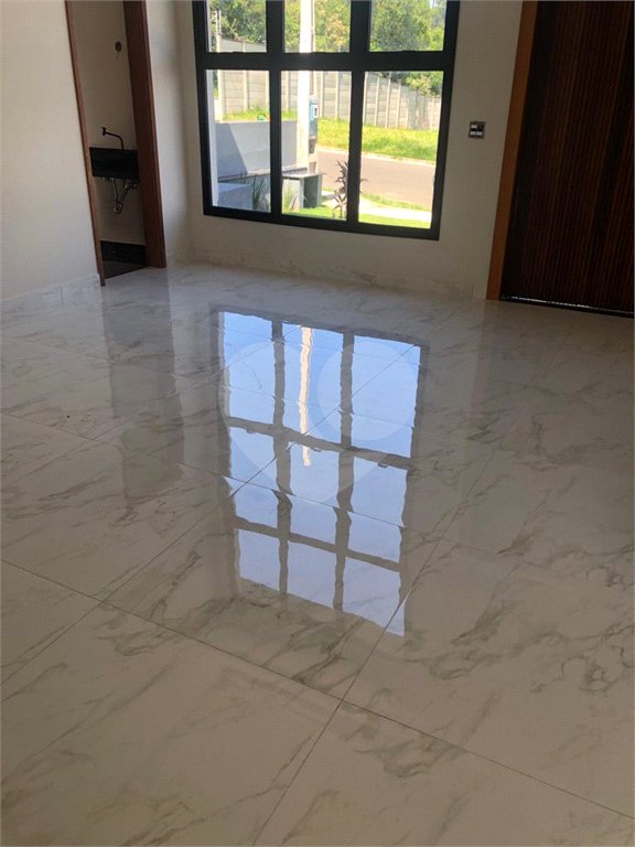 Indaiatuba - Condominio Jardins di Roma - Venda -Locação 0 R$ 10.000,00 mais encargos - condominio - R$ 650,00 - IPTU - R$ 230,00 - Terreno 300ms - construido 170 metros quadrados - Terrea - 3 quartos, uma suíte e uma demi suite , 4 banheiros , piscina - Preparado para água quente até a piscina!!