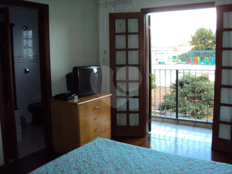 Sobrado à venda com 4 quartos, sendo 2 suítes, em Jardim Peri Peri, São Paulo, SP