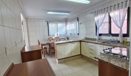 Casa à venda ou para alugar com 3 quartos, sendo 1 suíte, no condomínio Recanto dos Paturis, Vinhedo - SP