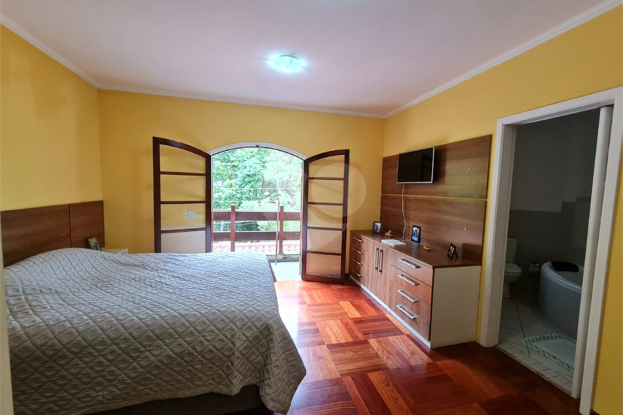 Sobrado à venda com 4 quartos, sendo 1 suíte,  em Jardim Leonor Mendes de Barros, São Paulo, SP