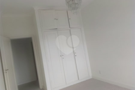 Apartamento à venda com 4 quartos, sendo 1 suíte, em República, São Paulo, SP