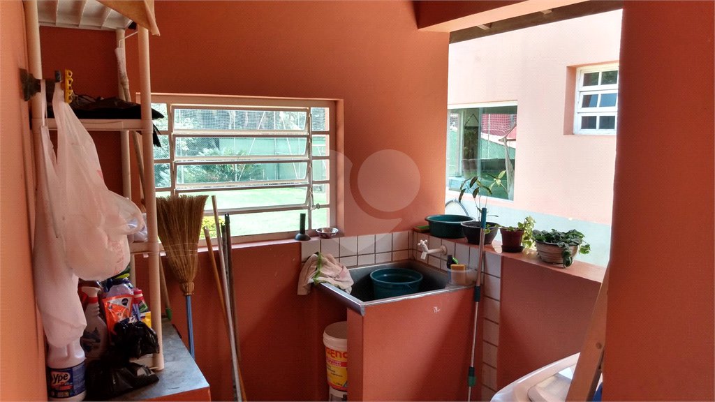 Casa à venda com 4 quartos, sendo 1 suíte, no condomínio Residencial Vale das Laranjeiras, Indaiatuba - SP