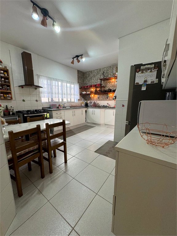 Casa à venda com 3 quartos, sendo 1 suíte, no condomínio Residencial Grape Village, Vinhedo - SP