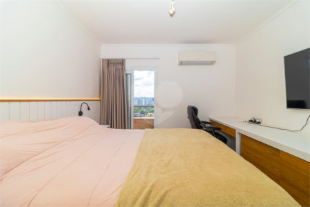 Apartamento à venda com 3 quartos, sendo 1 suíte,  em Alto da Boa Vista, São Paulo, SP