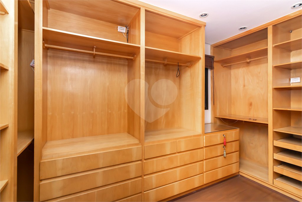 Apartamento à venda com 4 quartos, sendo 3 suítes, em Higienópolis, São Paulo, SP