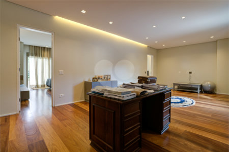 Casa à venda com 5 suítes em Jardim Cordeiro, São Paulo, SP
