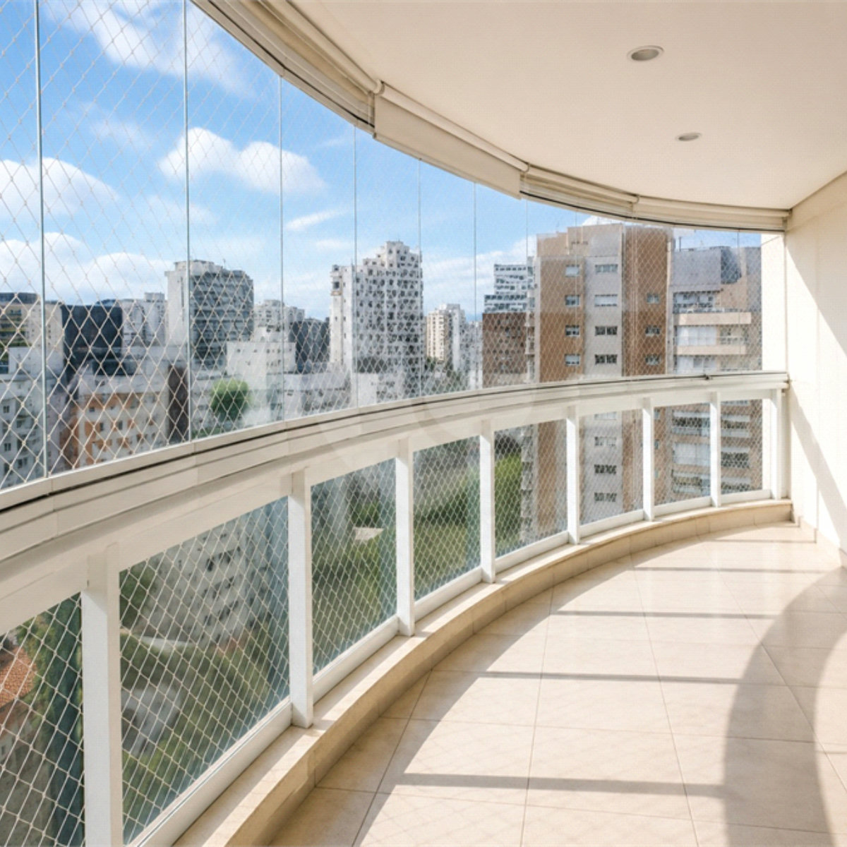Apartamento à venda com 3 suítes em Moema, São Paulo, SP